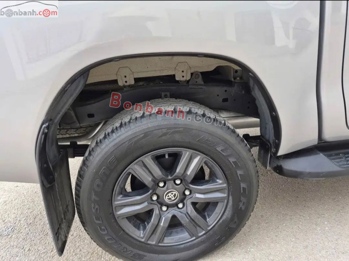 Bán ô tô Toyota Hilux 2.4L 4x2 AT - 2023 - xe cũ