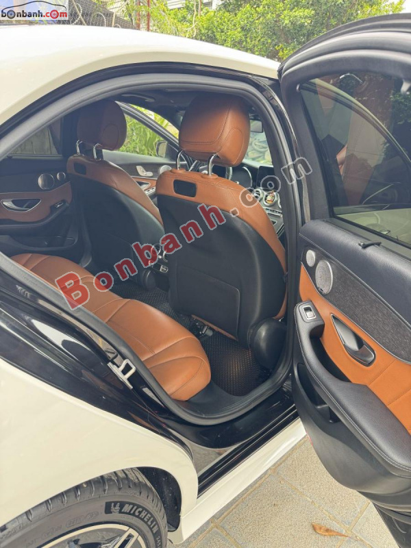 Bán ô tô Mercedes Benz C class C300 AMG - 2019 - xe cũ