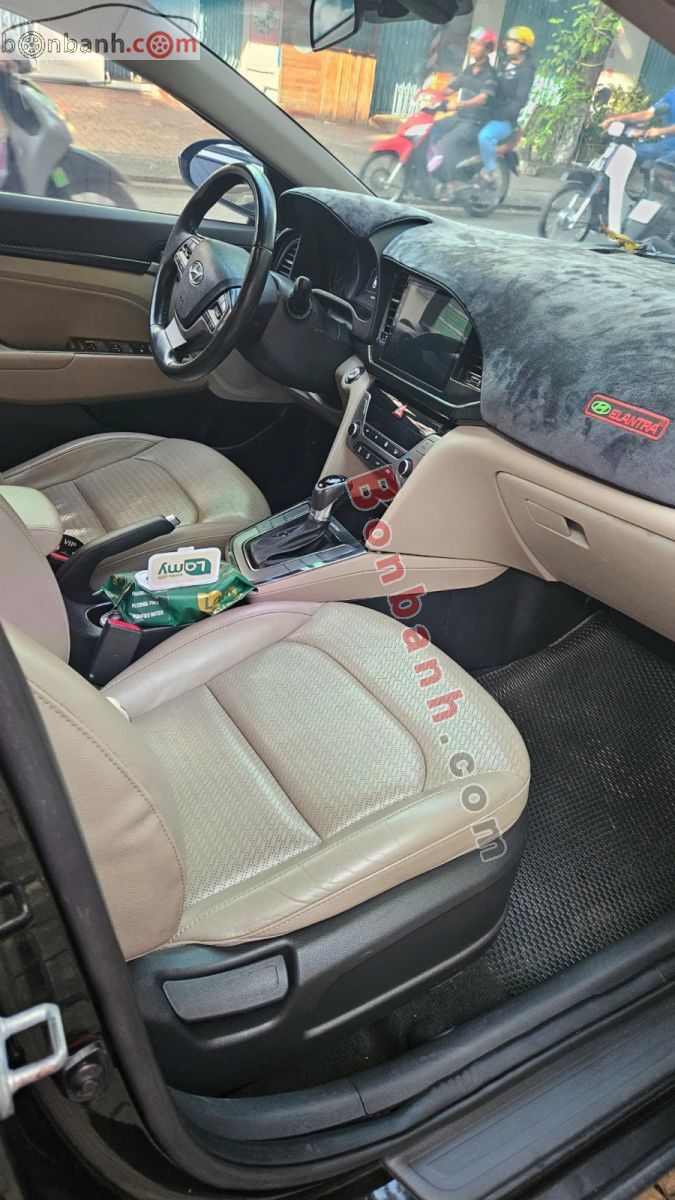 Bán ô tô Hyundai Elantra 1.6 AT - 2018 - xe cũ