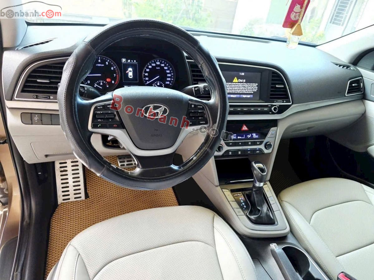 Bán ô tô Hyundai Elantra 2.0 AT - 2017 - xe cũ