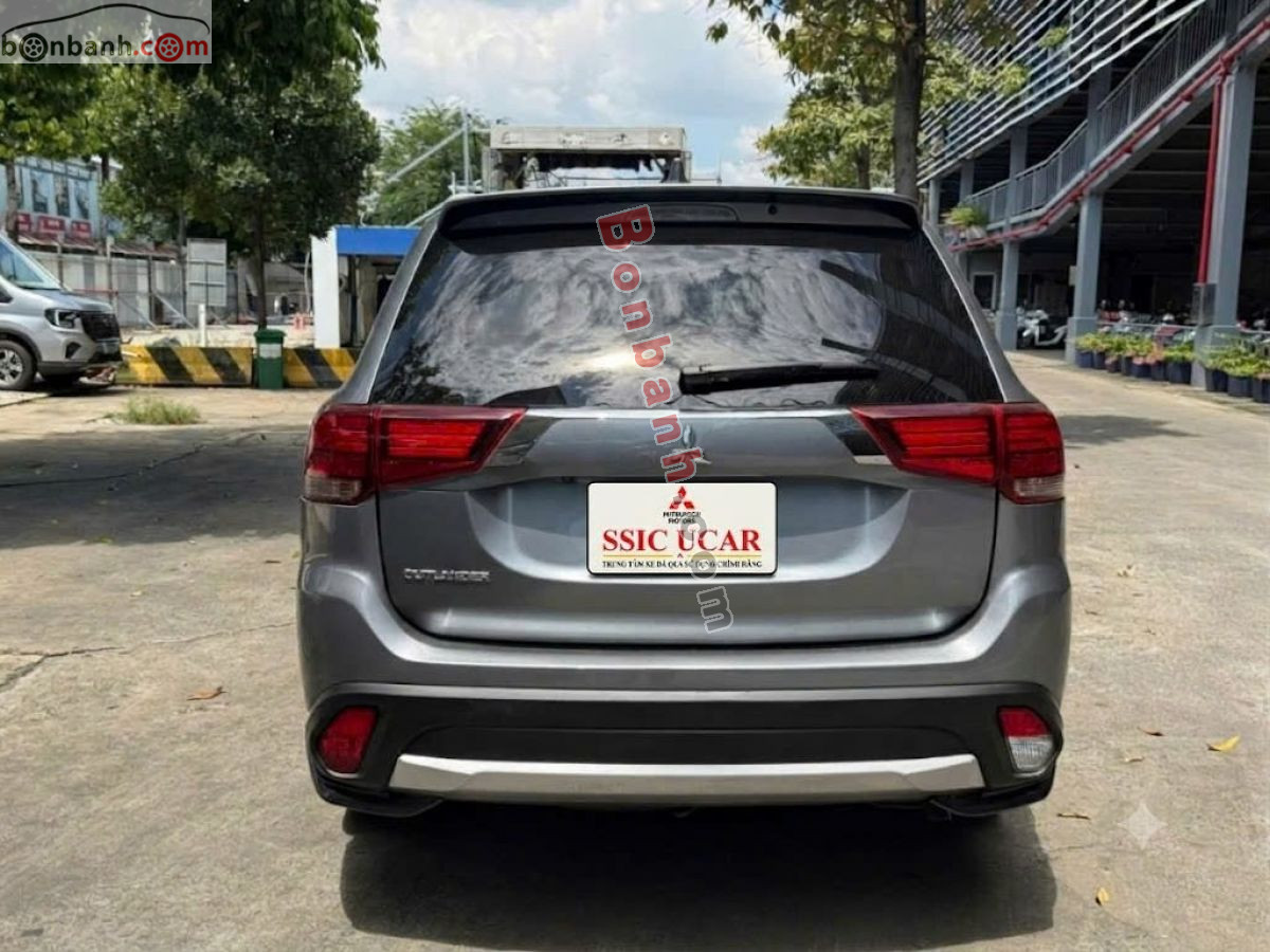 Bán ô tô Mitsubishi Outlander 2.0 CVT Premium - 2018 - xe cũ