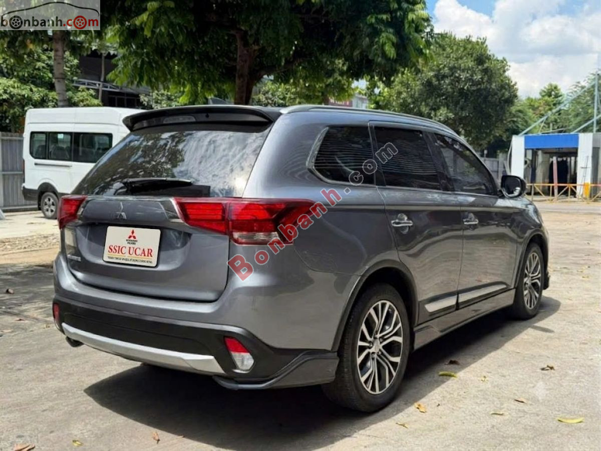 Bán ô tô Mitsubishi Outlander 2.0 CVT Premium - 2018 - xe cũ
