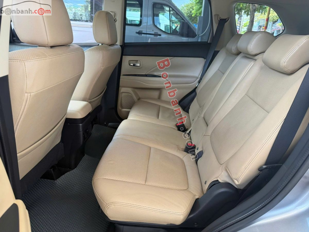 Bán ô tô Mitsubishi Outlander 2.0 CVT Premium - 2018 - xe cũ
