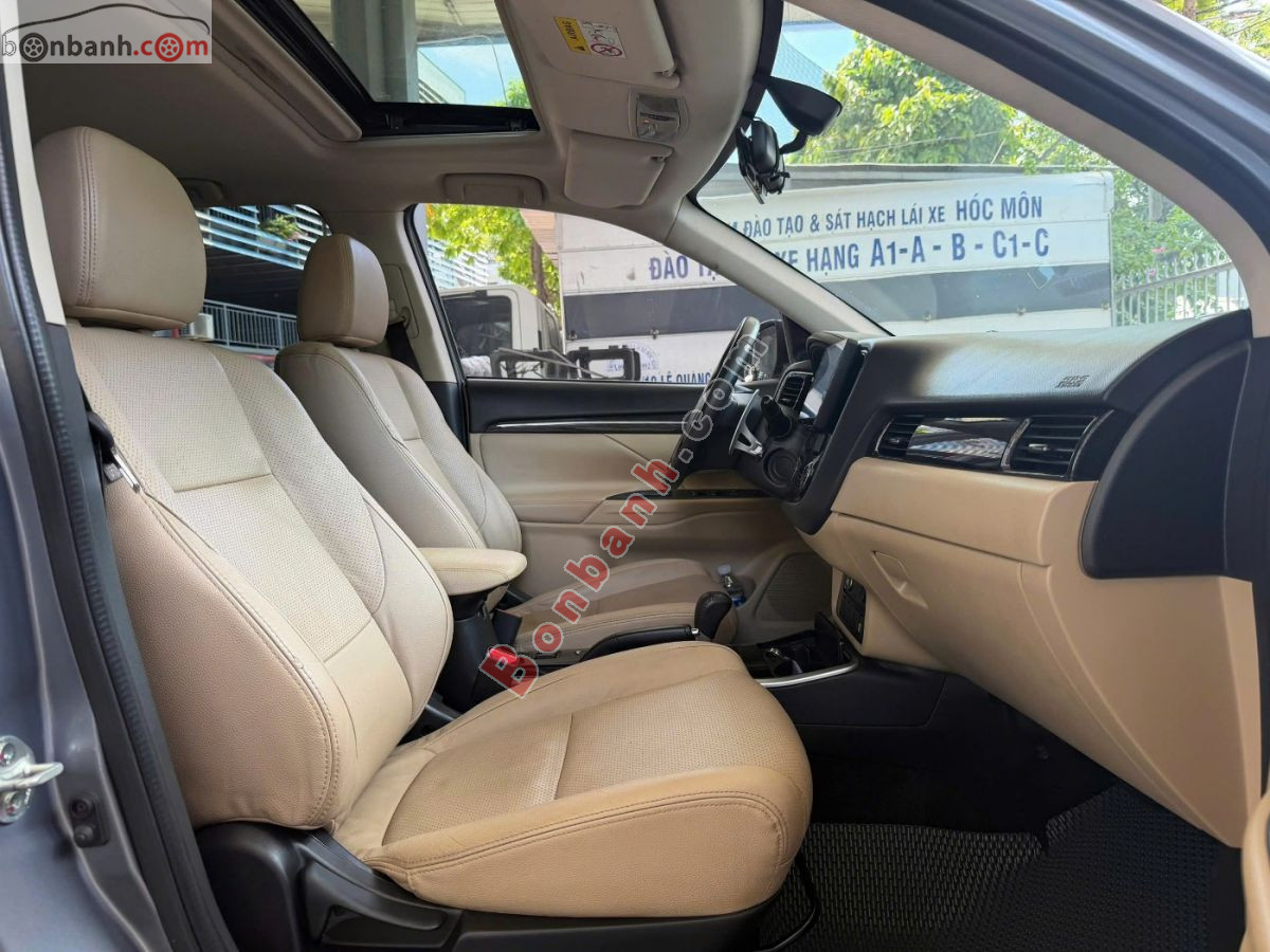 Bán ô tô Mitsubishi Outlander 2.0 CVT Premium - 2018 - xe cũ