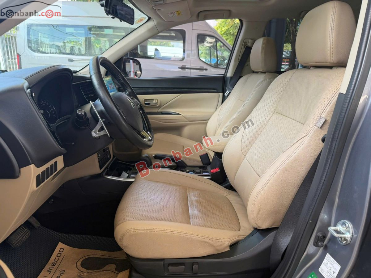 Bán ô tô Mitsubishi Outlander 2.0 CVT Premium - 2018 - xe cũ