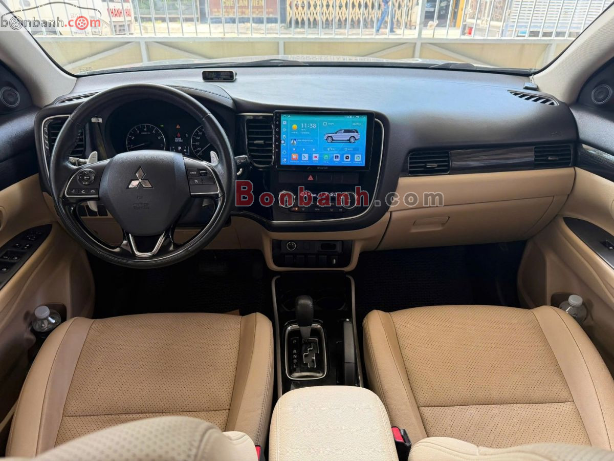 Bán ô tô Mitsubishi Outlander 2.0 CVT Premium - 2018 - xe cũ