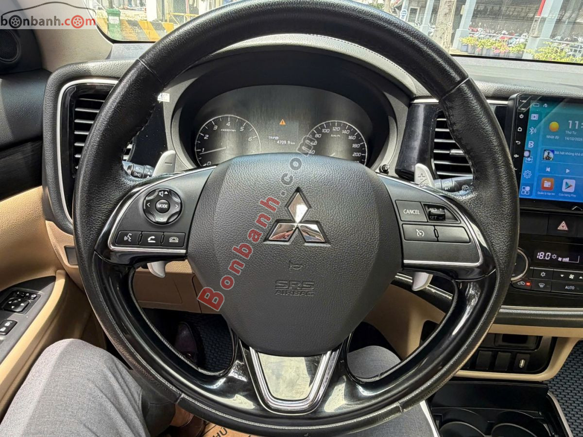 Bán ô tô Mitsubishi Outlander 2.0 CVT Premium - 2018 - xe cũ