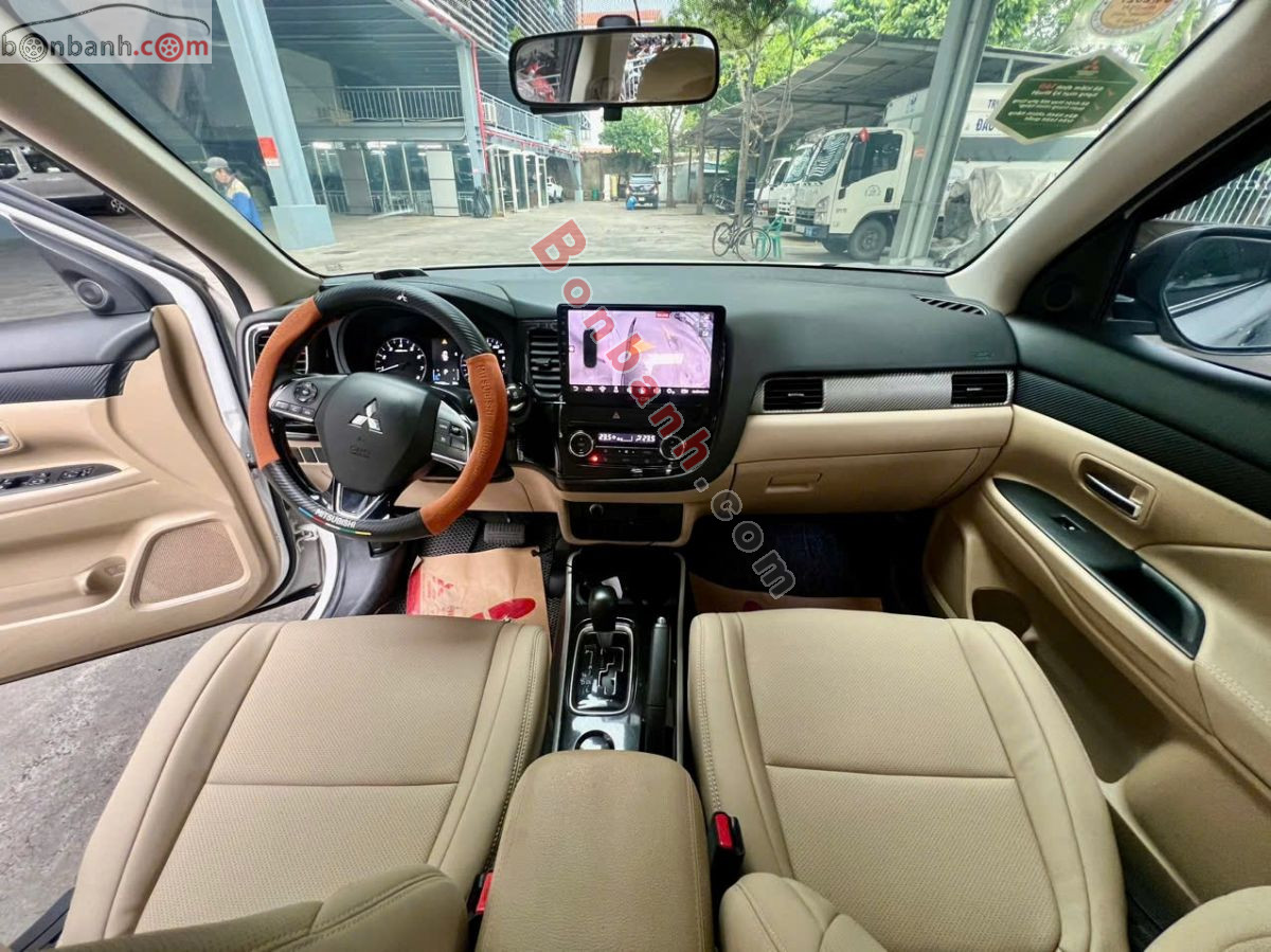 Bán ô tô Mitsubishi Outlander 2.0 CVT - 2018 - xe cũ