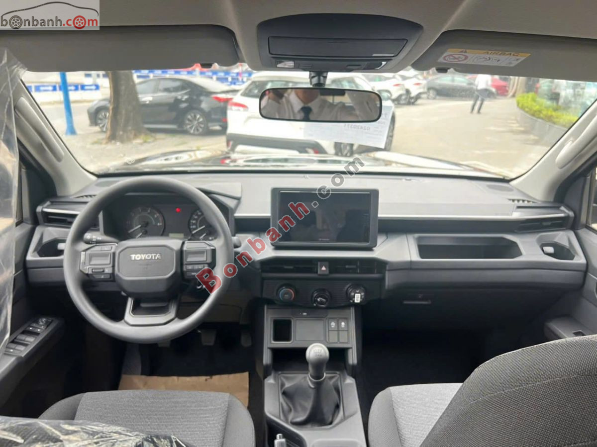 Bán ô tô Toyota Hilux Standard 2.8L 4x2 MT - 2026 - xe mới