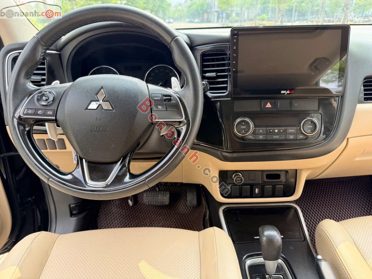 Bán ô tô Mitsubishi Outlander 2.0 CVT Premium - 2018 - xe cũ