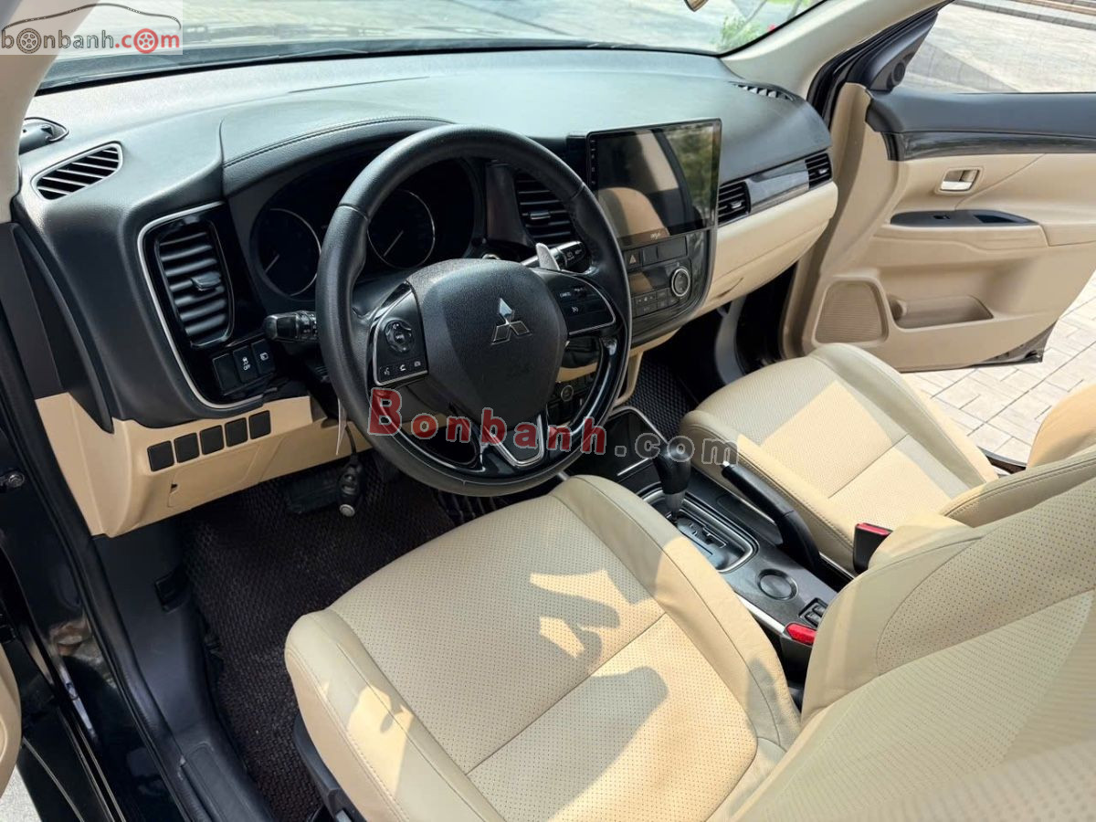 Bán ô tô Mitsubishi Outlander 2.0 CVT Premium - 2018 - xe cũ