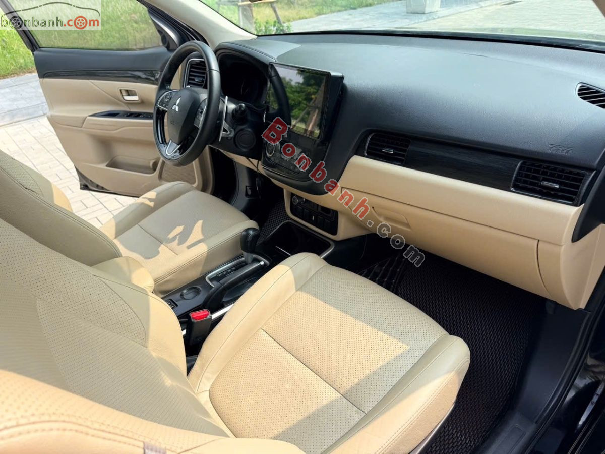 Bán ô tô Mitsubishi Outlander 2.0 CVT Premium - 2018 - xe cũ