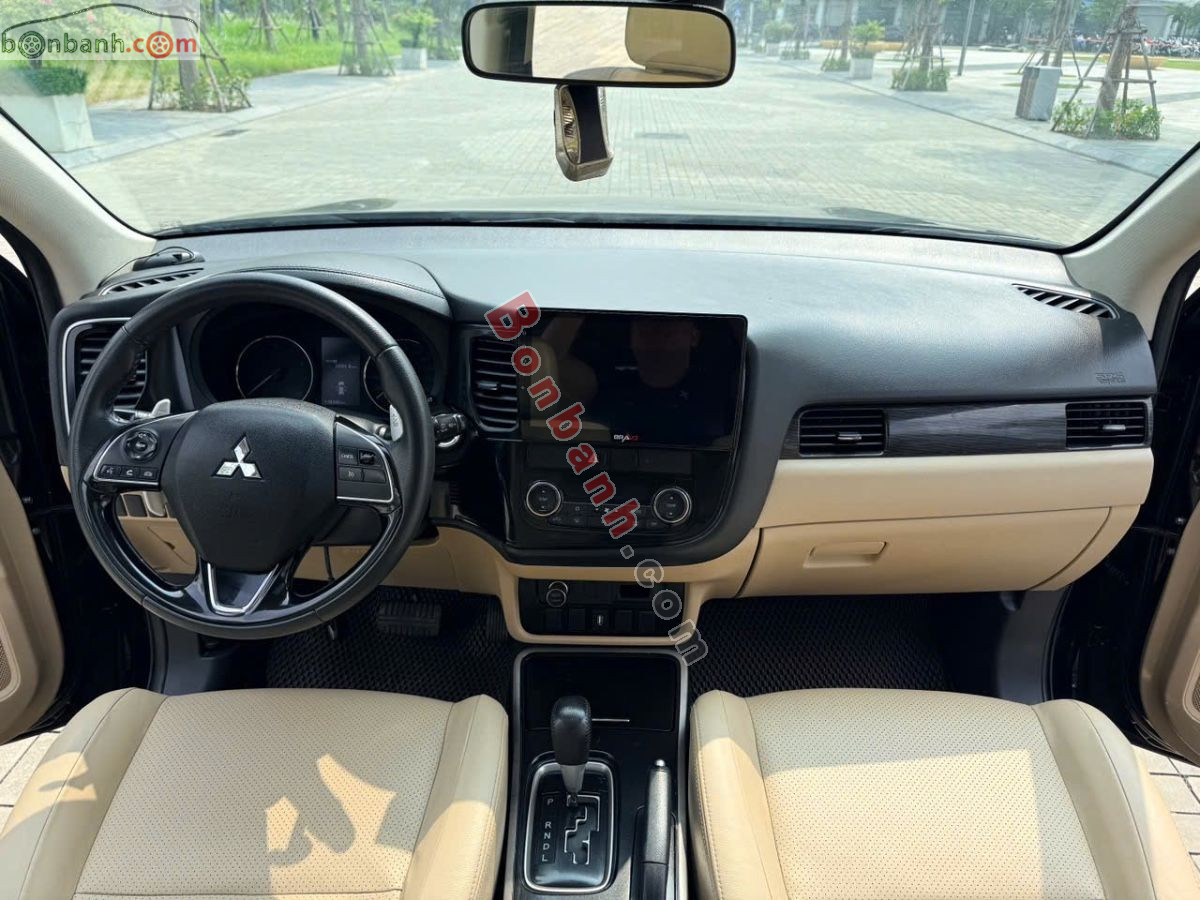 Bán ô tô Mitsubishi Outlander 2.0 CVT Premium - 2018 - xe cũ