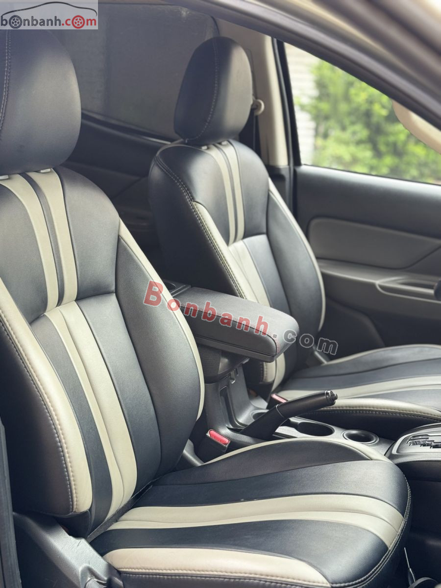 Bán ô tô Mitsubishi Triton 4x2 AT - 2017 - xe cũ