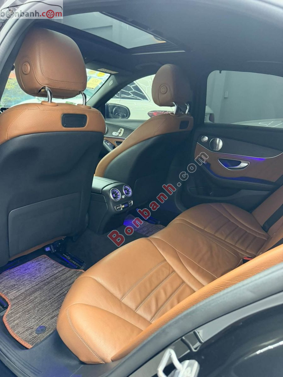Bán ô tô Mercedes Benz C class C300 AMG - 2020 - xe cũ