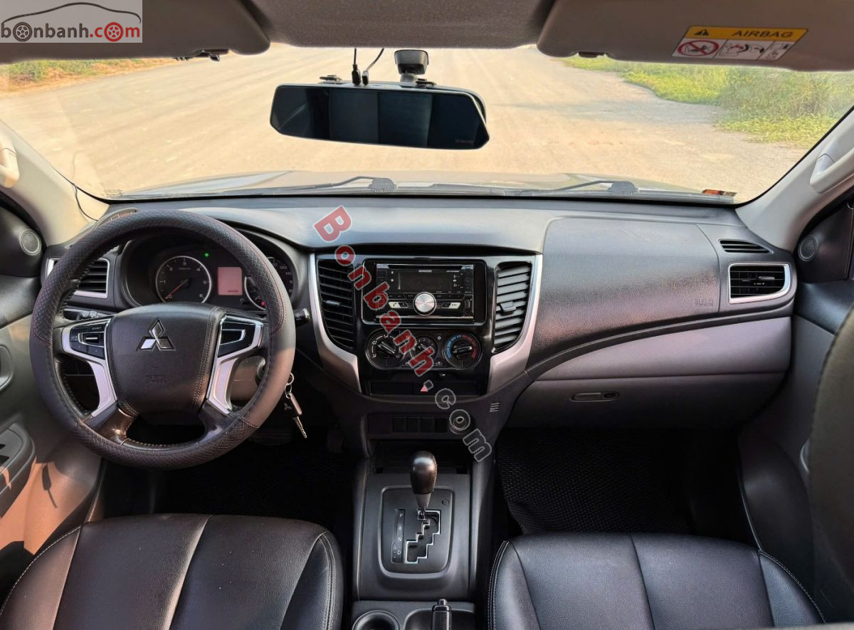 Bán ô tô Mitsubishi Triton 4x2 AT - 2017 - xe cũ