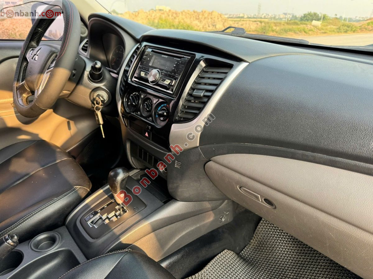 Bán ô tô Mitsubishi Triton 4x2 AT - 2017 - xe cũ