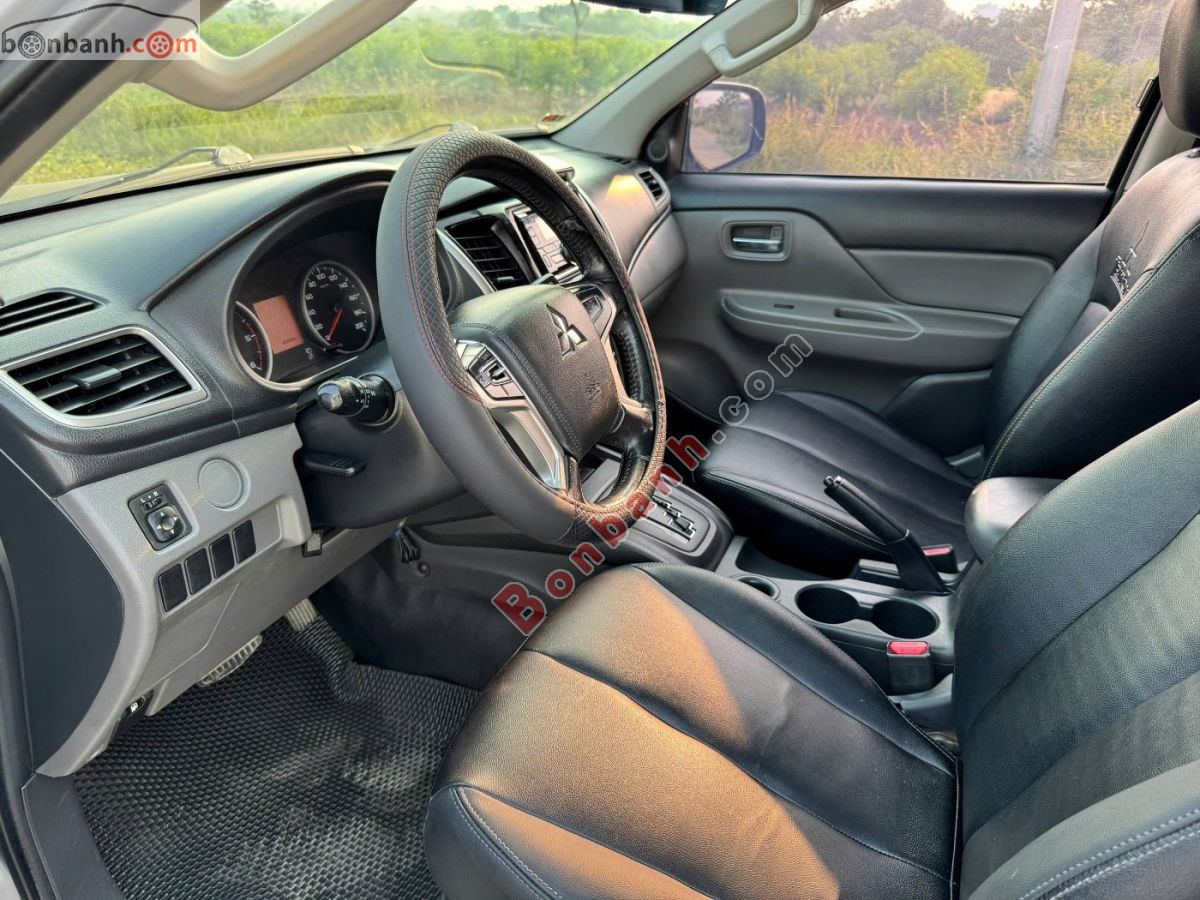 Bán ô tô Mitsubishi Triton 4x2 AT - 2017 - xe cũ