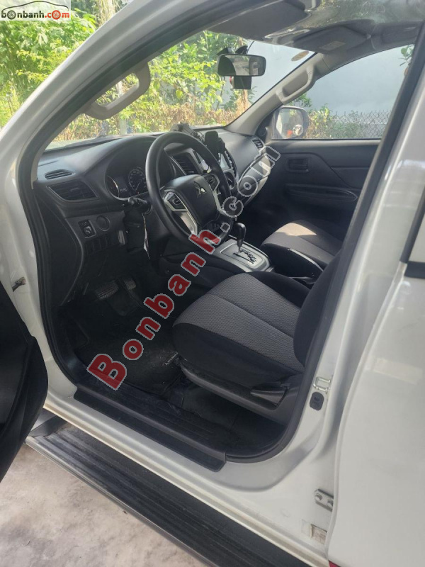 Bán ô tô Mitsubishi Triton 4x2 AT - 2023 - xe cũ