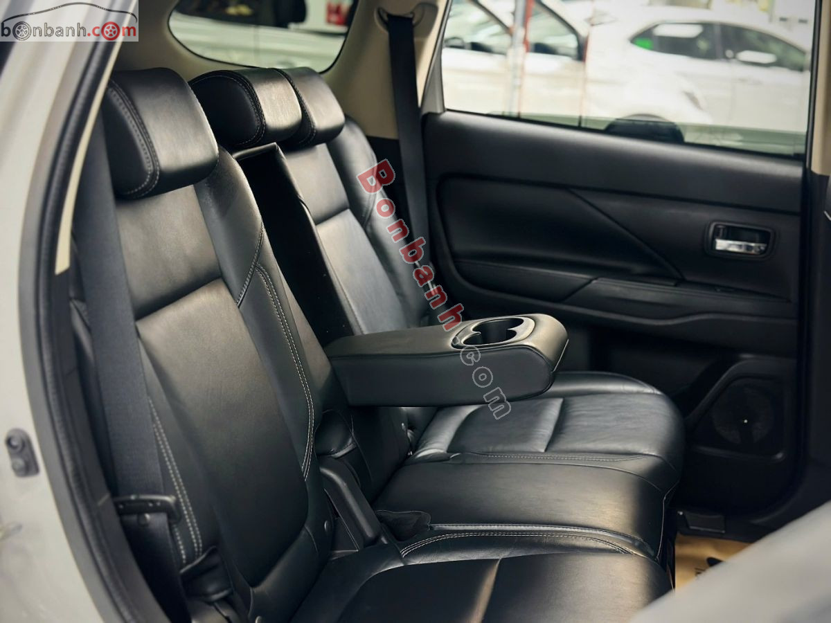 Bán ô tô Mitsubishi Outlander 2.0 CVT Premium - 2020 - xe cũ
