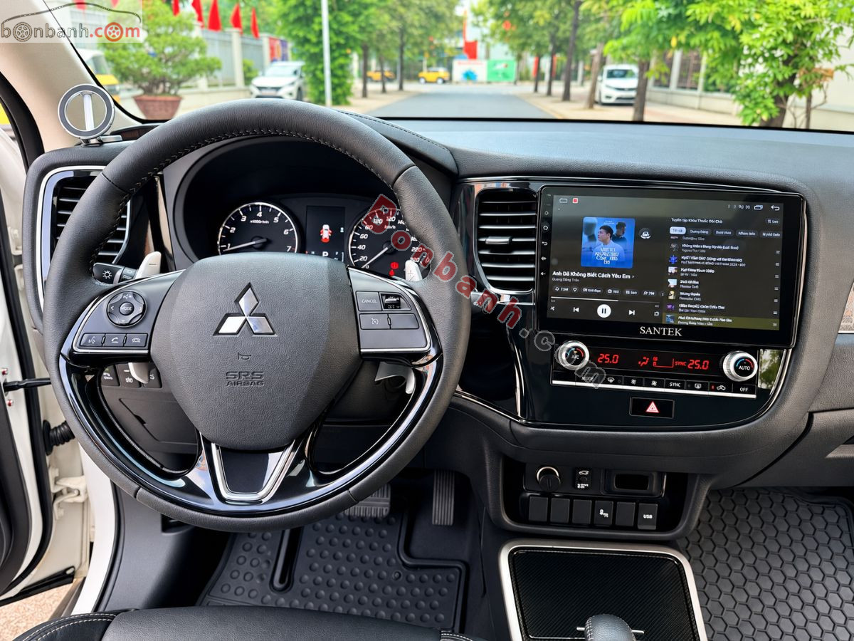 Bán ô tô Mitsubishi Outlander Premium 2.0 CVT - 2021 - xe cũ