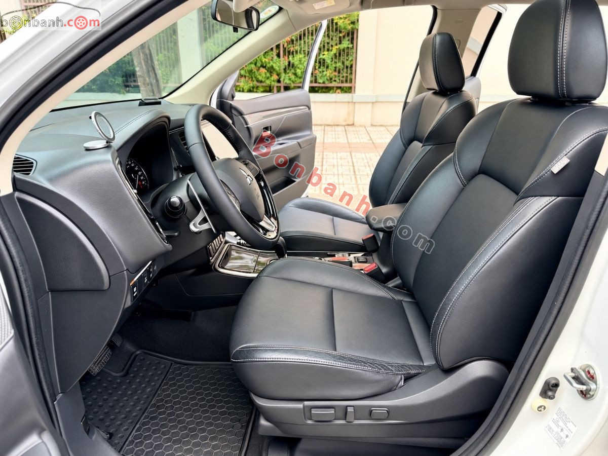 Bán ô tô Mitsubishi Outlander Premium 2.0 CVT - 2024 - xe cũ