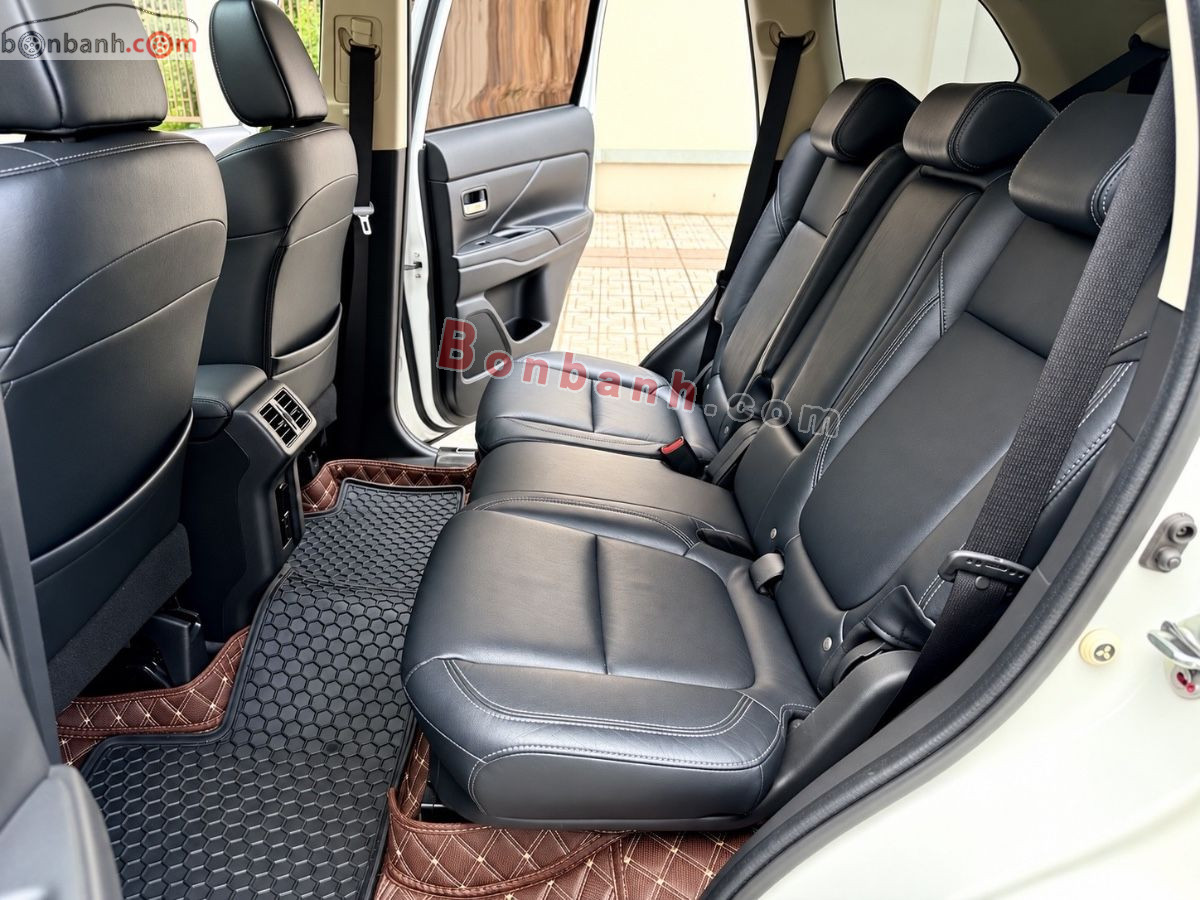 Bán ô tô Mitsubishi Outlander Premium 2.0 CVT - 2024 - xe cũ