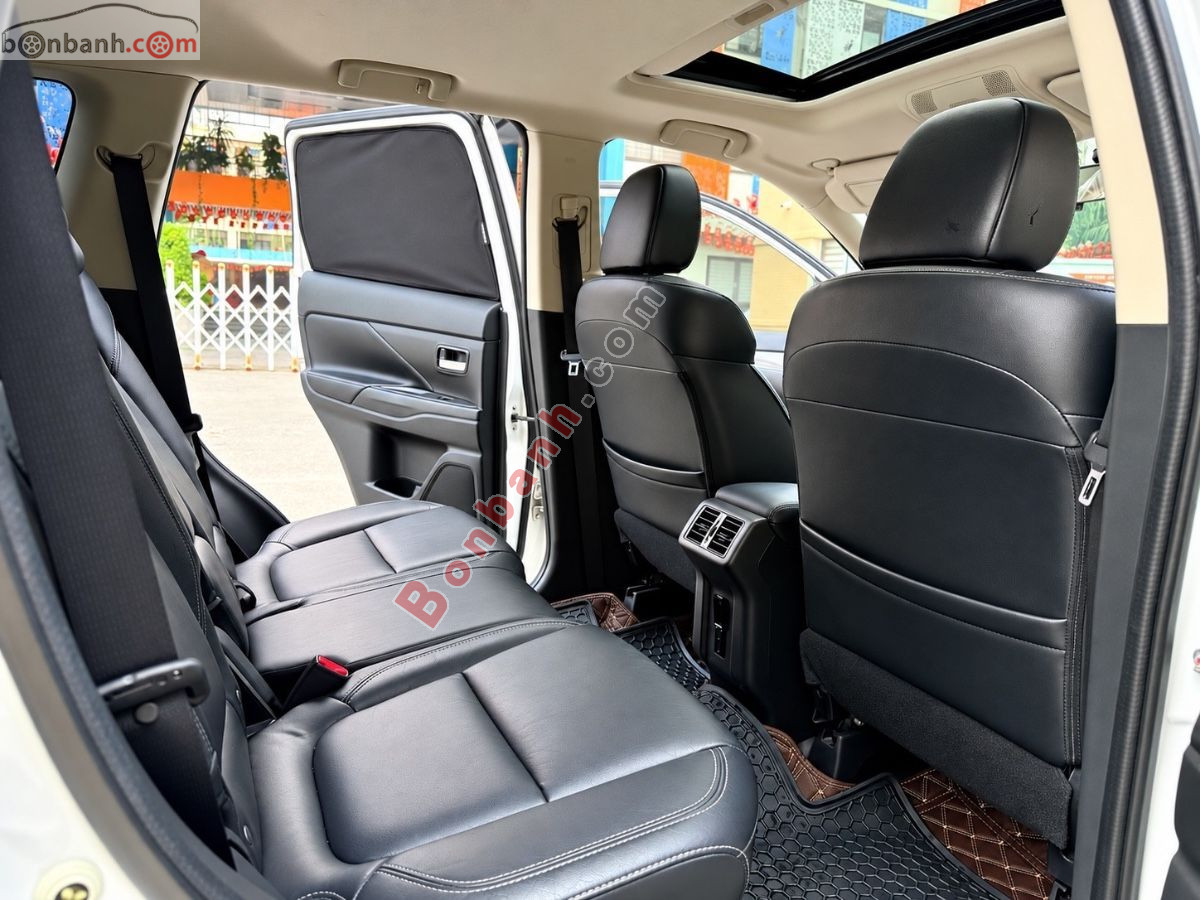 Bán ô tô Mitsubishi Outlander Premium 2.0 CVT - 2024 - xe cũ
