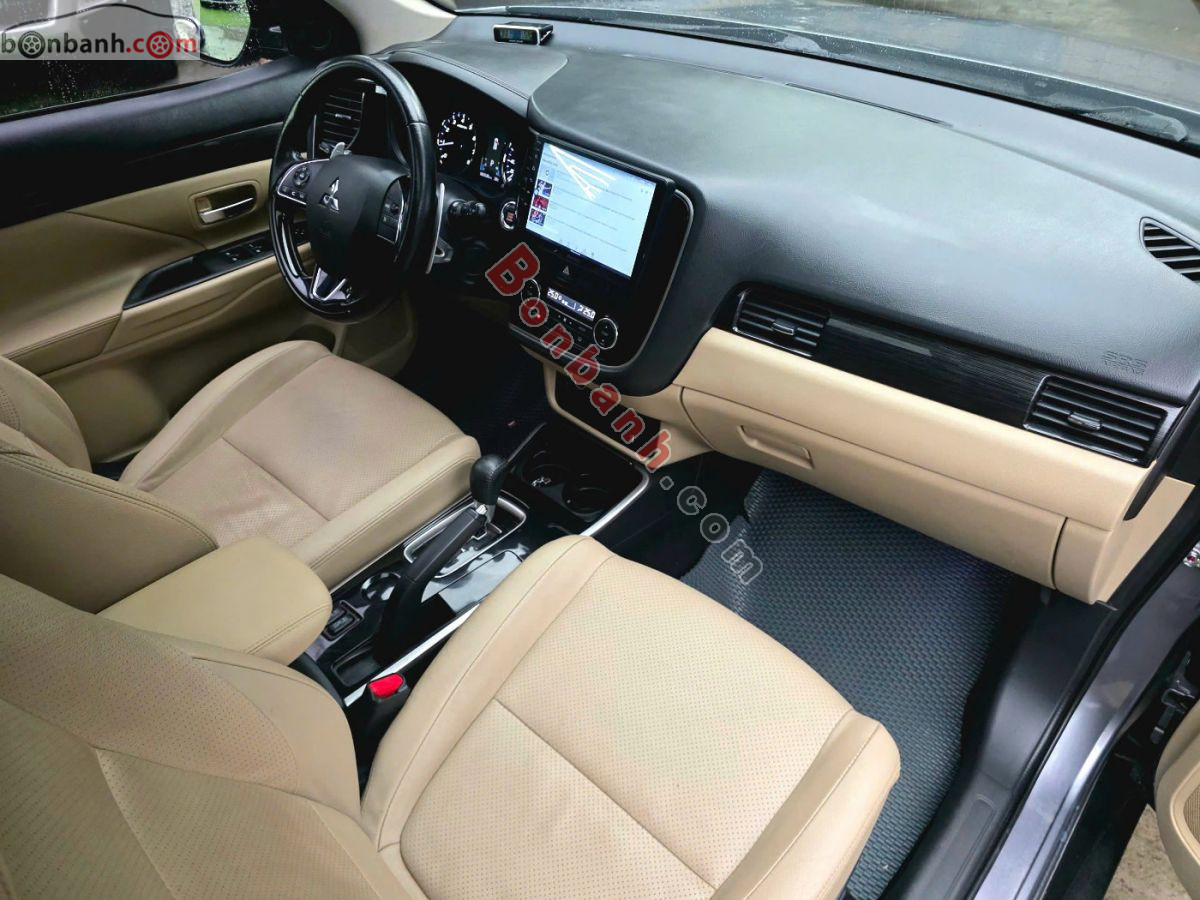 Bán ô tô Mitsubishi Outlander 2.0 CVT Premium - 2018 - xe cũ