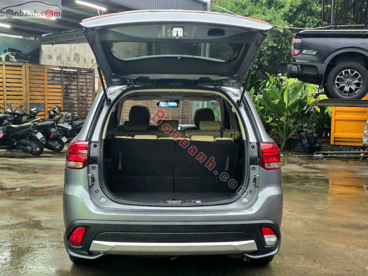 Bán ô tô Mitsubishi Outlander 2.0 CVT Premium - 2018 - xe cũ