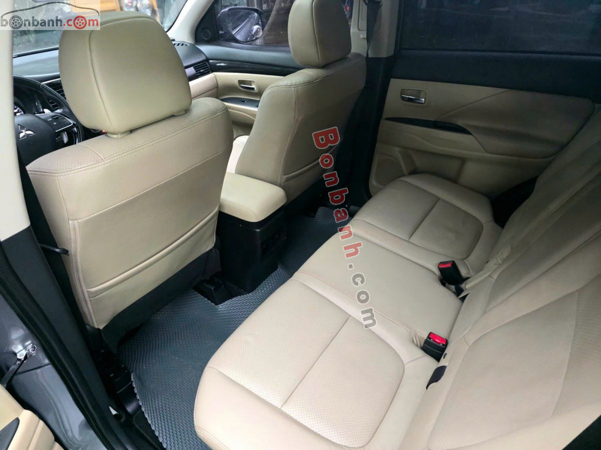 Bán ô tô Mitsubishi Outlander 2.0 CVT Premium - 2018 - xe cũ