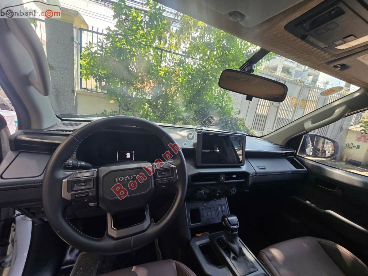 Bán ô tô Toyota Hilux Pro 2.8L 4x2 AT - 2026 - xe mới