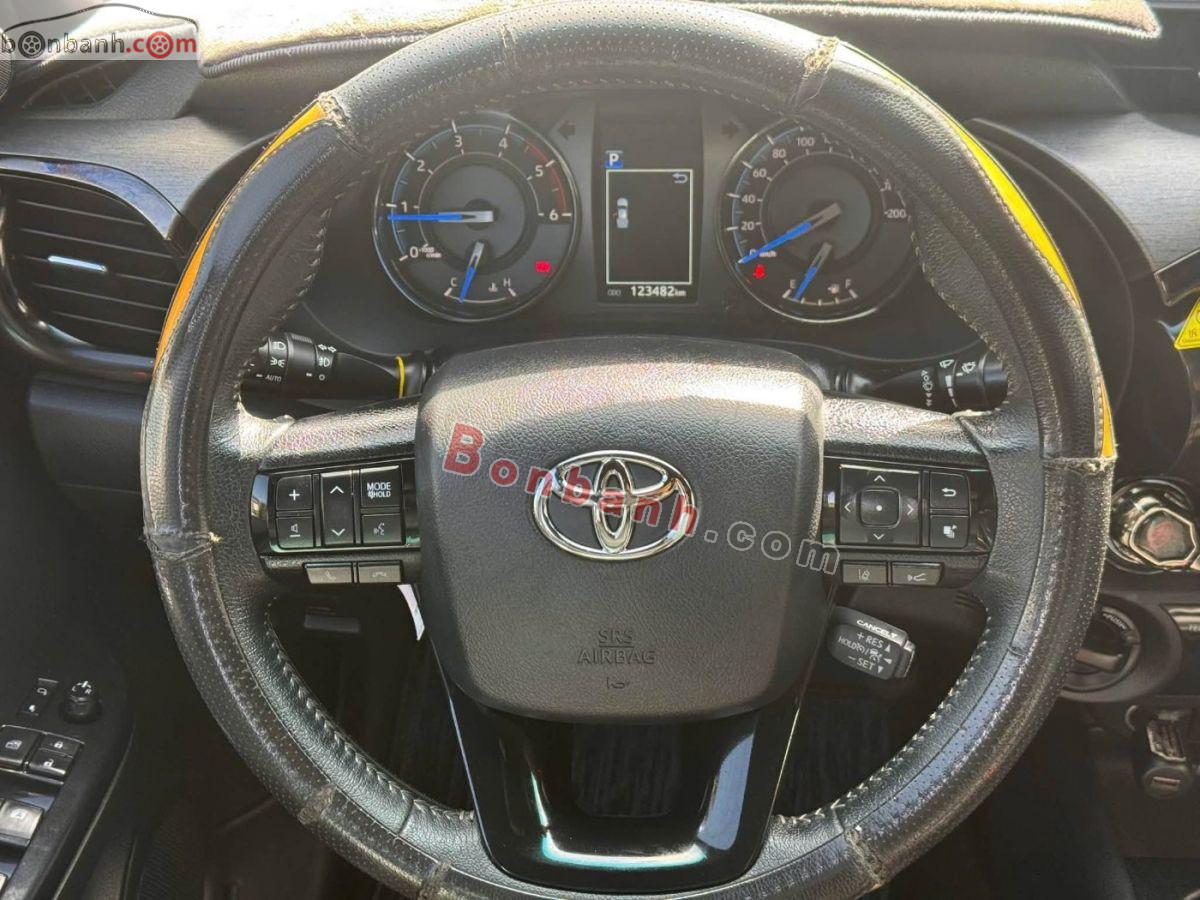 Bán ô tô Toyota Hilux 2.8L 4x4 AT - 2021 - xe cũ