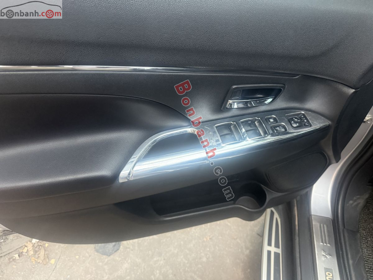 Bán ô tô Mitsubishi Outlander 2.0 CVT - 2016 - xe cũ