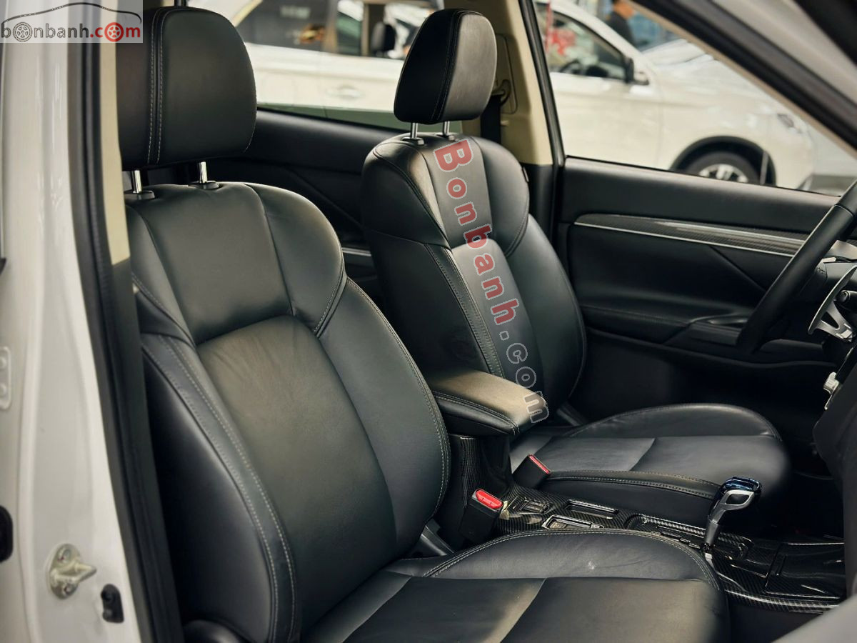 Bán ô tô Mitsubishi Outlander 2.0 CVT Premium - 2020 - xe cũ