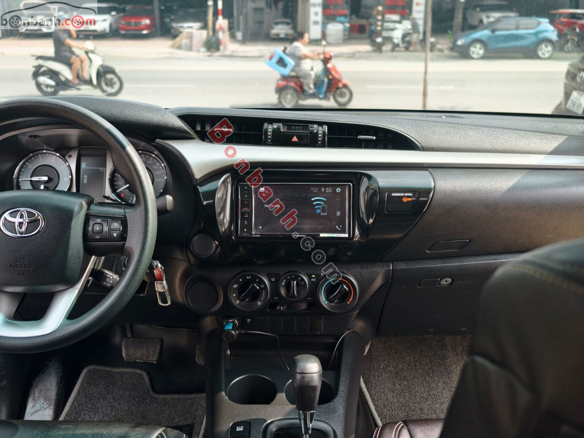 Bán ô tô Toyota Hilux 2.4L 4x2 AT - 2021 - xe cũ