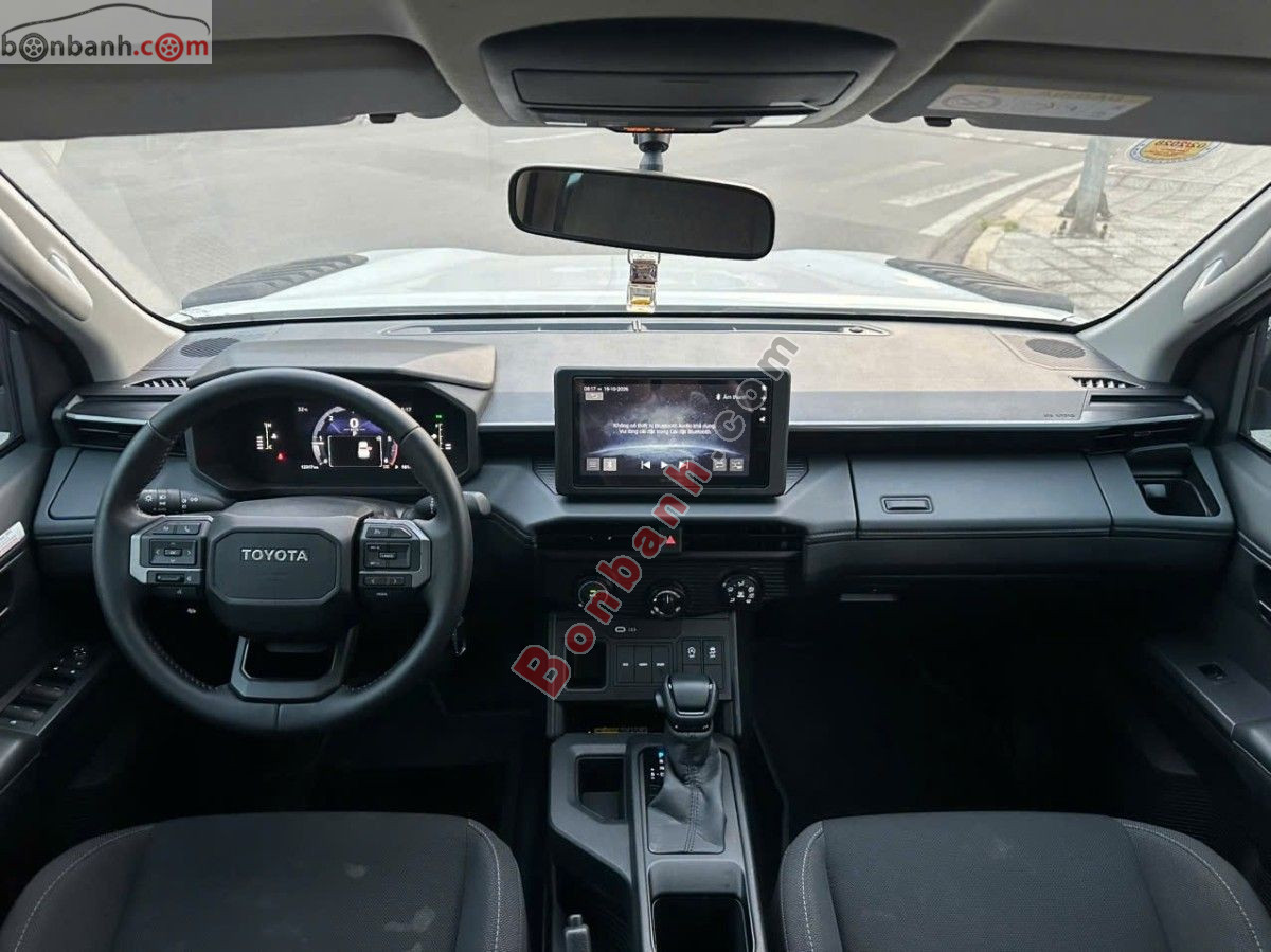 Bán ô tô Toyota Hilux Pro 2.8L 4x2 AT - 2026 - xe cũ