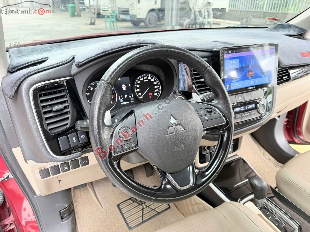 Bán ô tô Mitsubishi Outlander 2.4 CVT Premium - 2018 - xe cũ