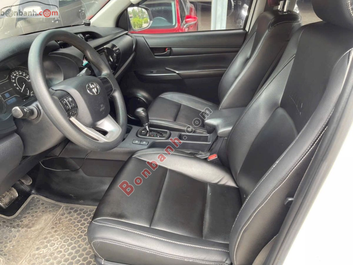 Bán ô tô Toyota Hilux 2.4E 4x2 AT - 2019 - xe cũ