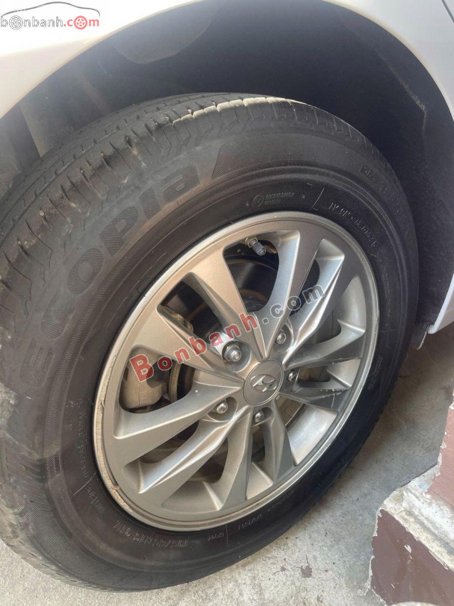 Bán ô tô Hyundai Elantra 1.6 MT - 2020 - xe cũ