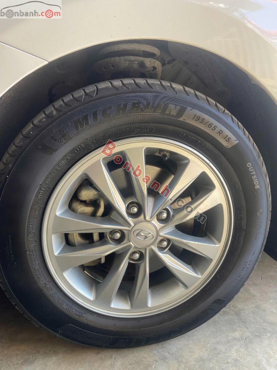 Bán ô tô Hyundai Elantra 1.6 MT - 2020 - xe cũ