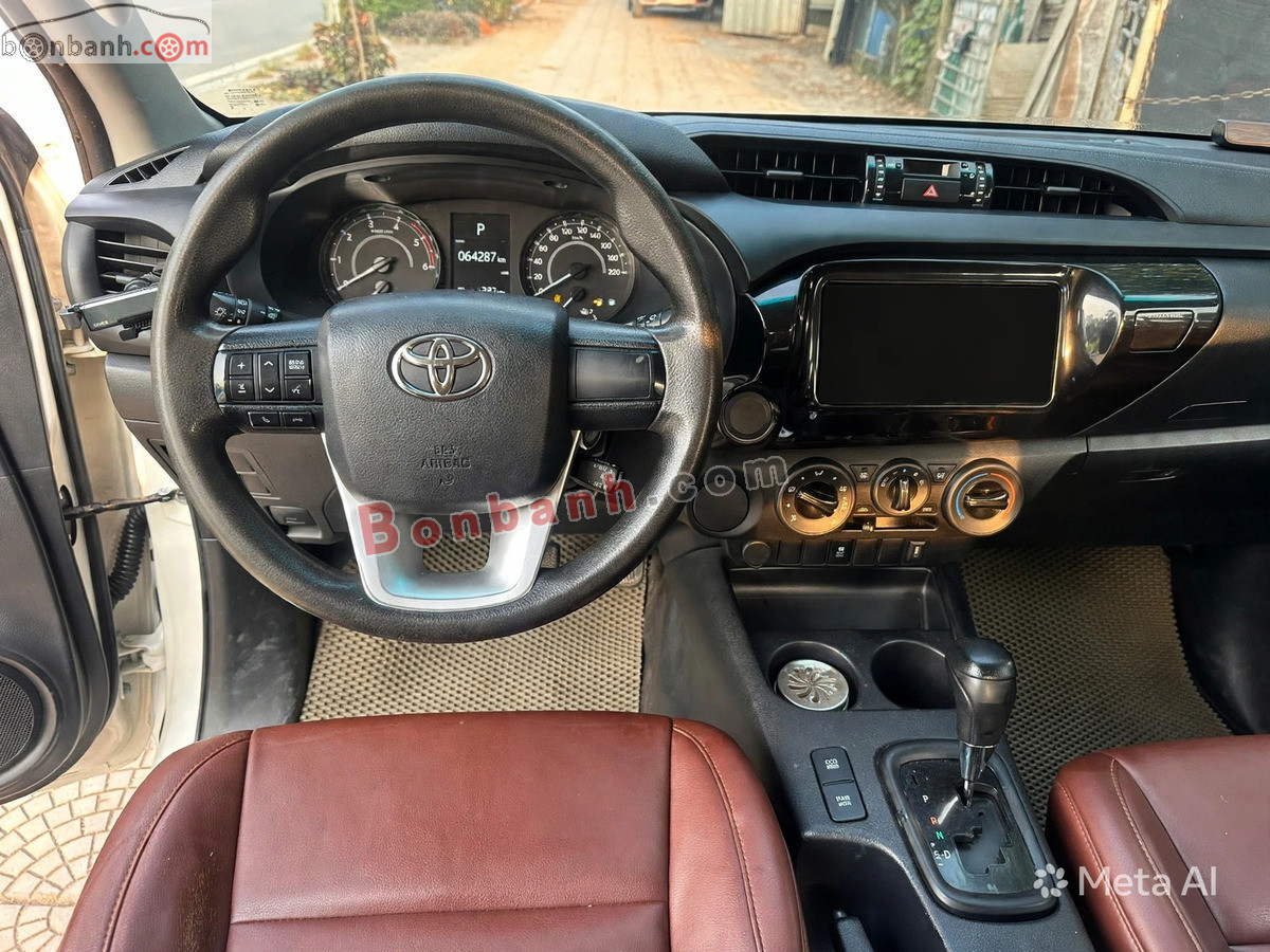 Bán ô tô Toyota Hilux 2.4E 4x2 AT - 2019 - xe cũ