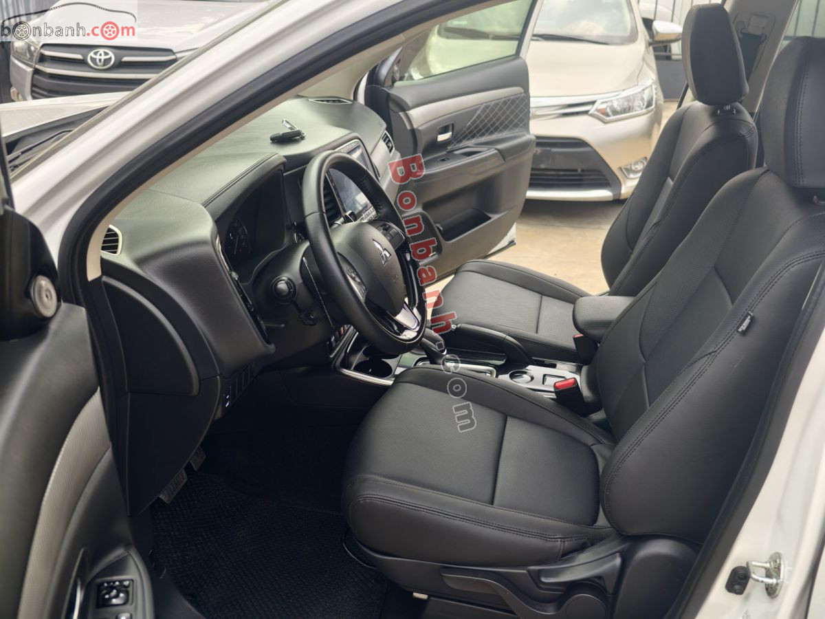 Bán ô tô Mitsubishi Outlander 2.0 CVT - 2019 - xe cũ