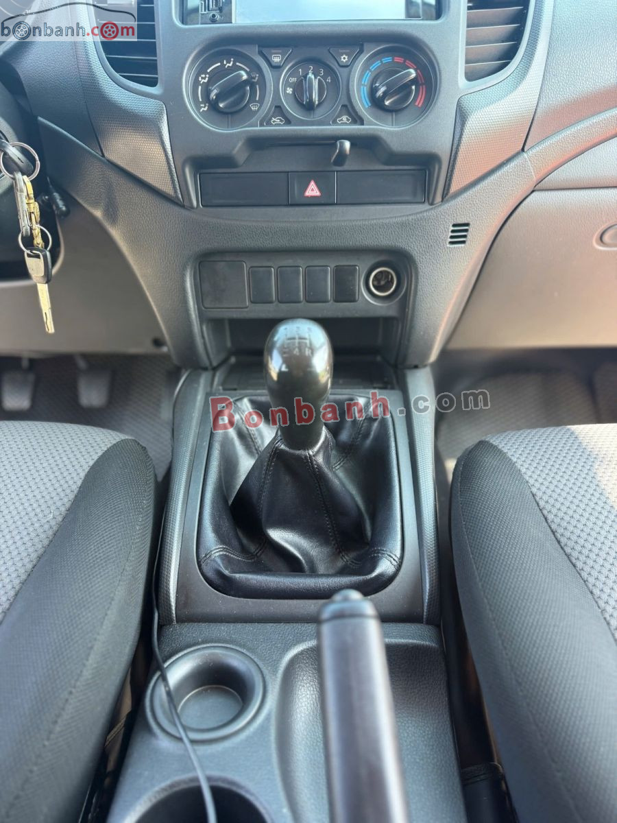 Bán ô tô Mitsubishi Triton 4x2 MT - 2017 - xe cũ