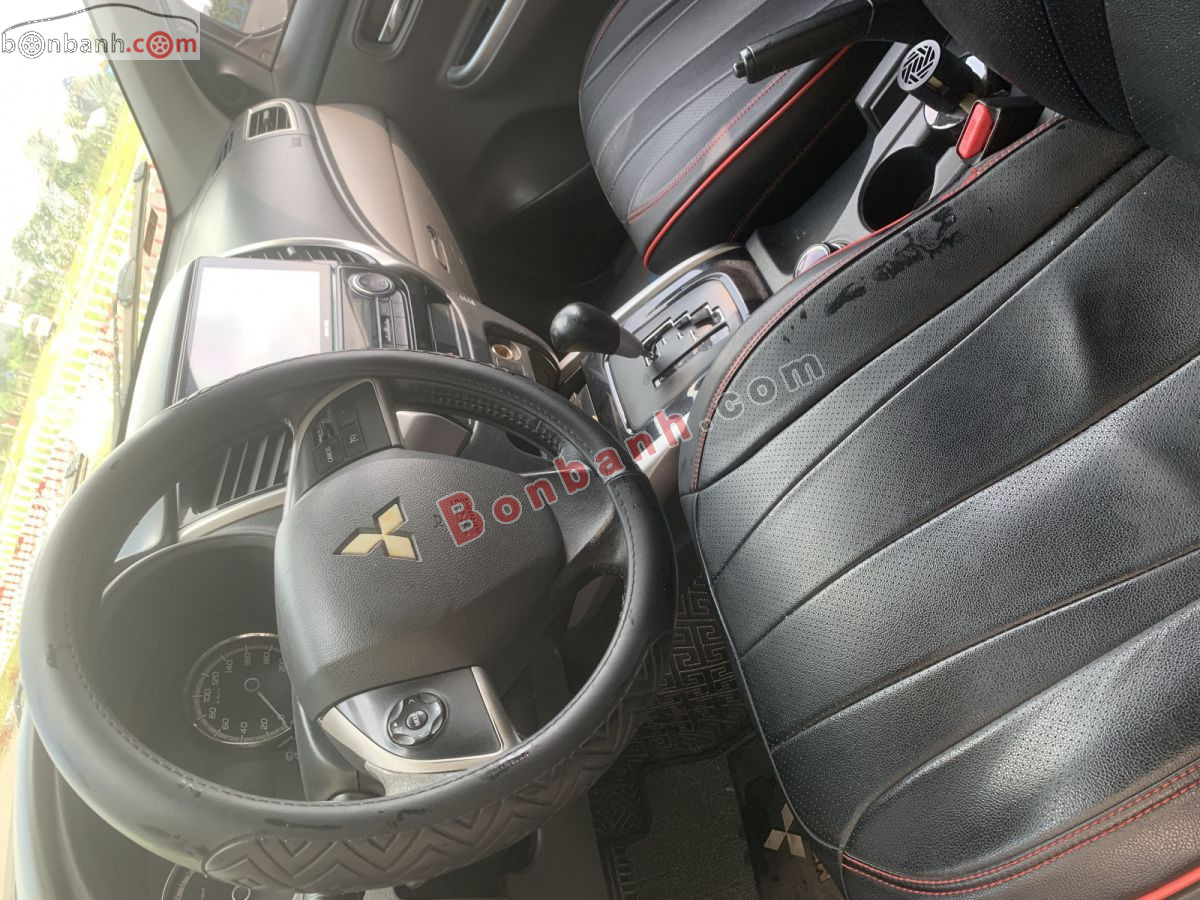 Bán ô tô Mitsubishi Triton GLS 4x4 AT - 2015 - xe cũ