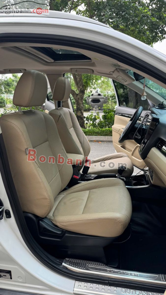 Bán ô tô Mitsubishi Outlander 2.0 CVT Premium - 2018 - xe cũ