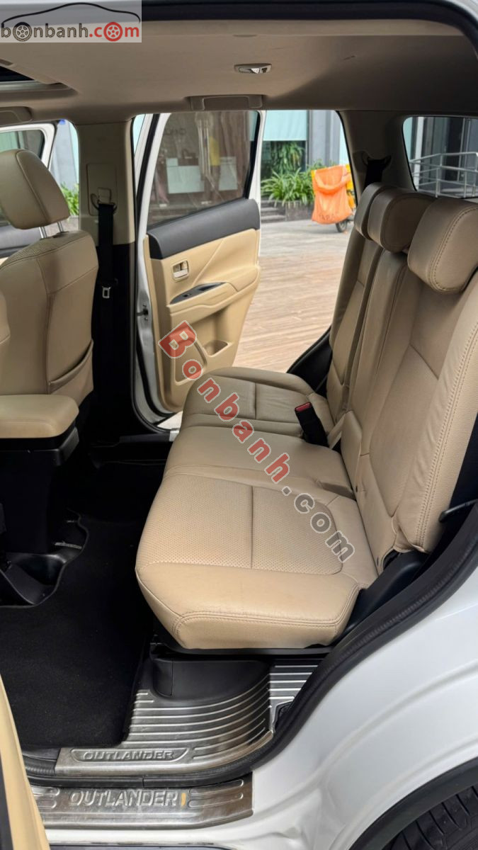 Bán ô tô Mitsubishi Outlander 2.0 CVT Premium - 2018 - xe cũ
