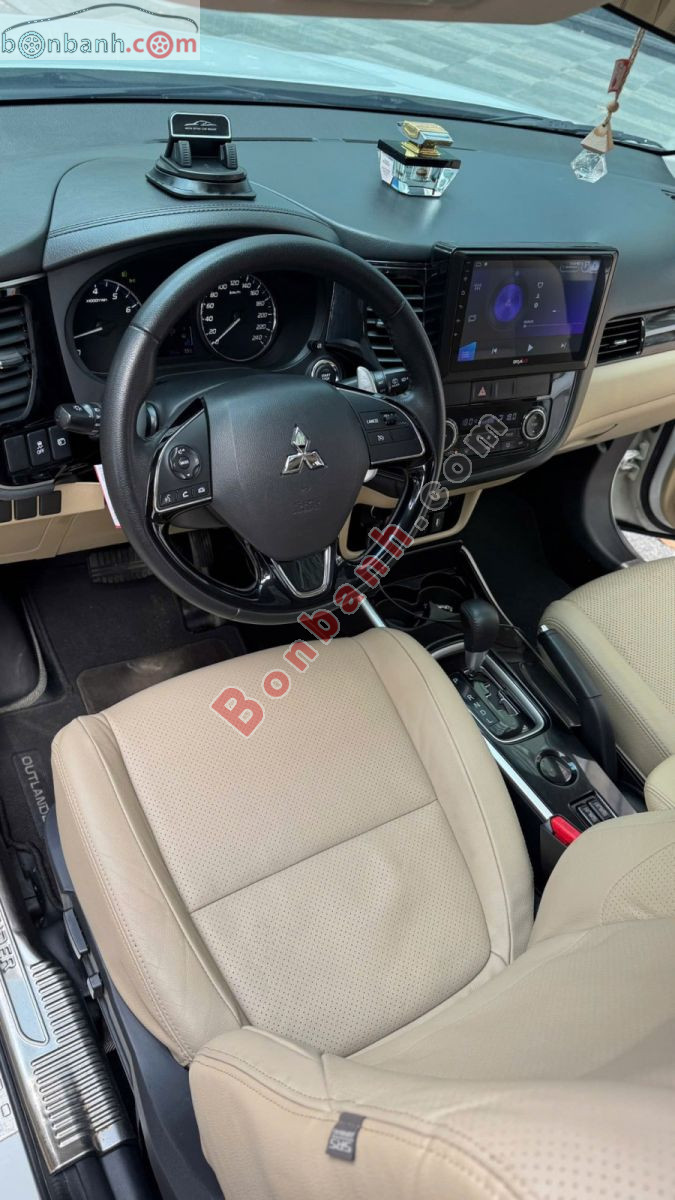 Bán ô tô Mitsubishi Outlander 2.0 CVT Premium - 2018 - xe cũ