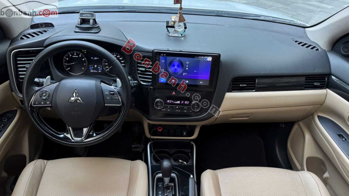 Bán ô tô Mitsubishi Outlander 2.0 CVT Premium - 2018 - xe cũ