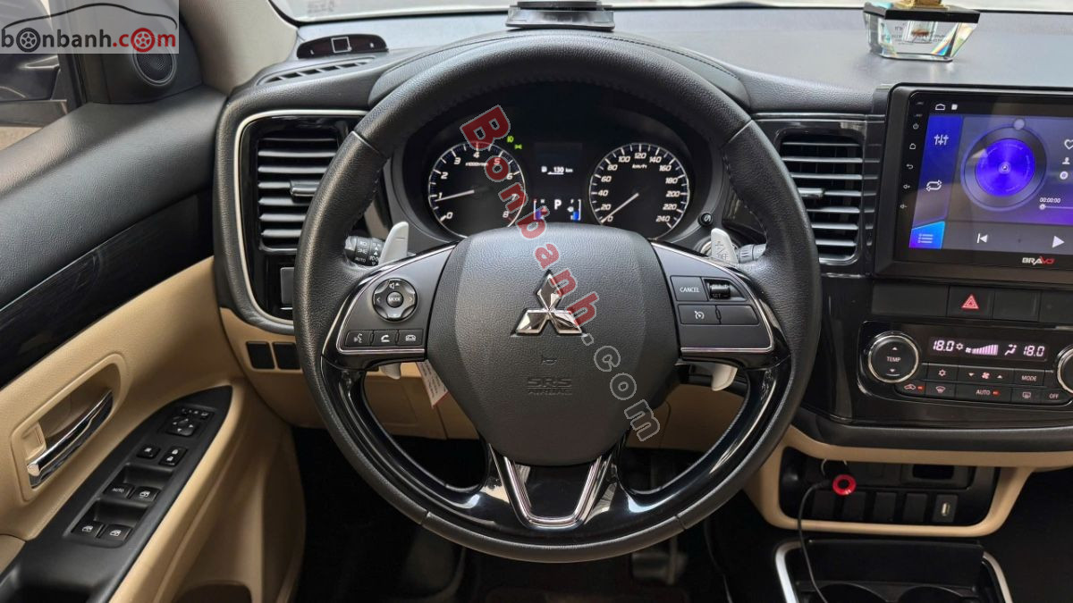 Bán ô tô Mitsubishi Outlander 2.0 CVT Premium - 2018 - xe cũ